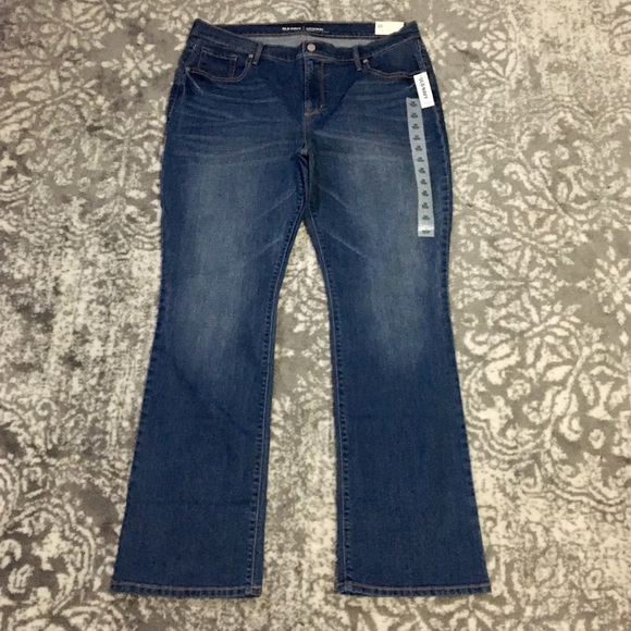 Old Navy Denim - NWT Old navy mid-rise boot cut jeans size 16